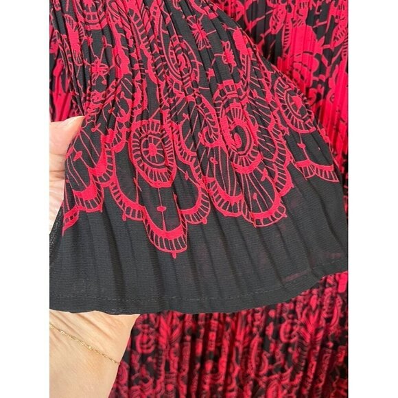 Maggie Barnes Top Women 3X Red V Neck Pullover Black Floral Beads Neckline Retro - Picture 3 of 13